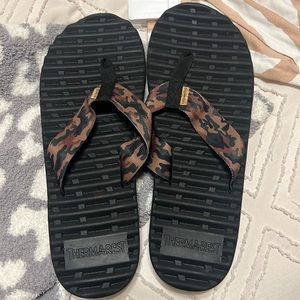 New/ Freewaters Men's Treeline Flip-Flop thermarest/12